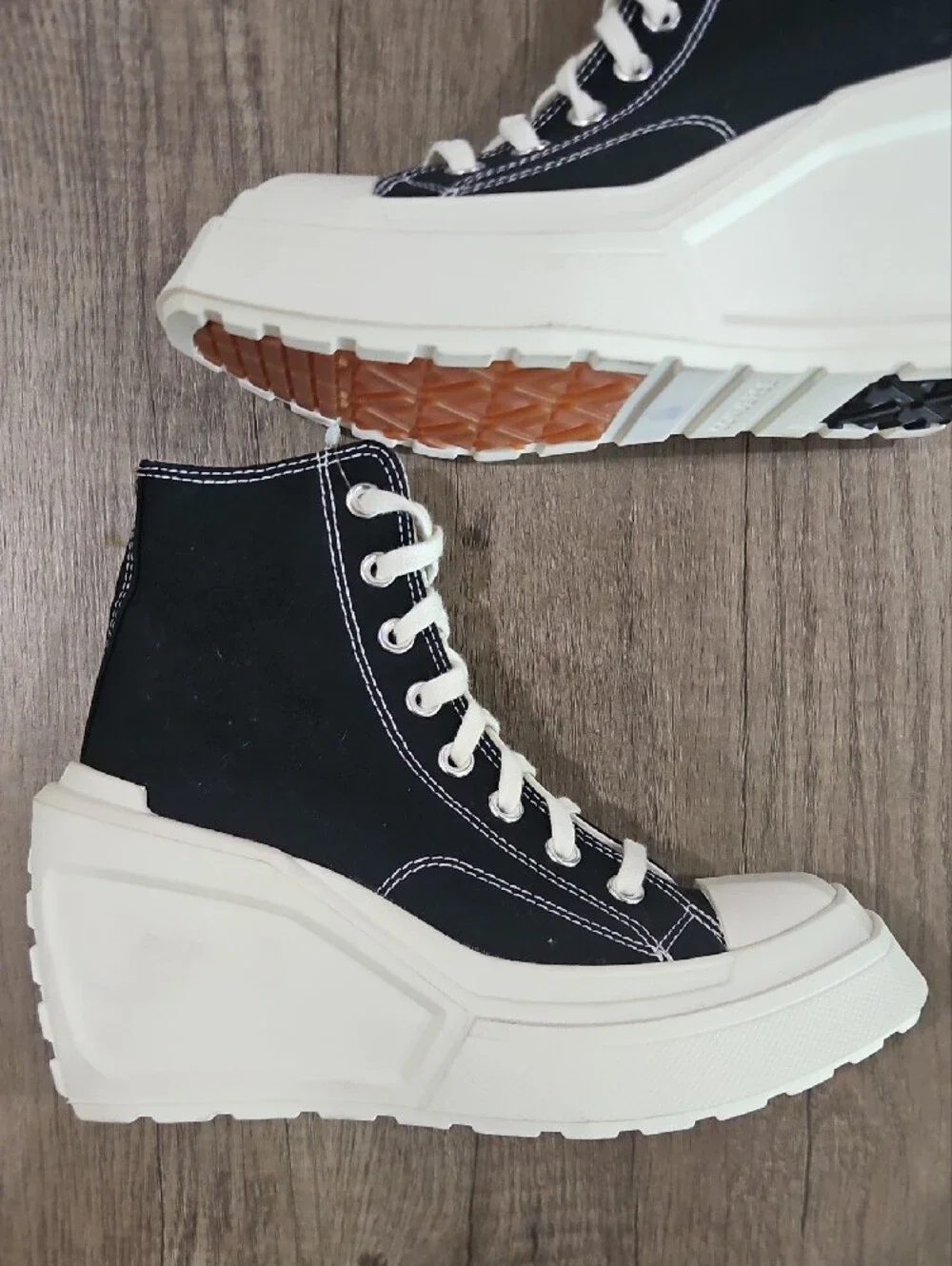 Converse Chuck 70 De Luxe Wedge Hi sneakers size 6